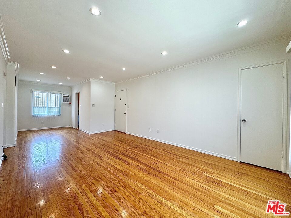 Photo of Listing #25577843