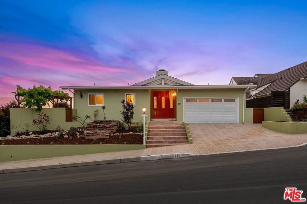 Photo of Listing #25576035