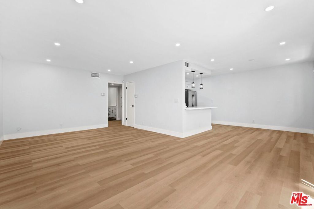 Photo of Listing #25578483