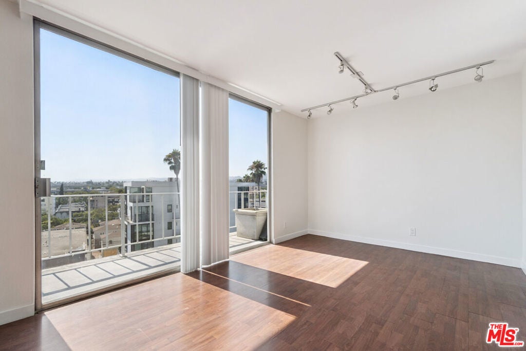 Photo of Listing #25578329