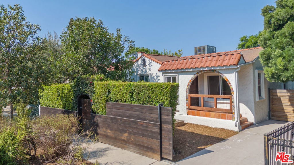 Photo of Listing #25576179