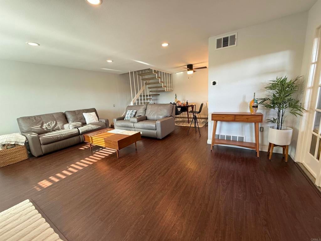 Photo of Listing #PTP2506276