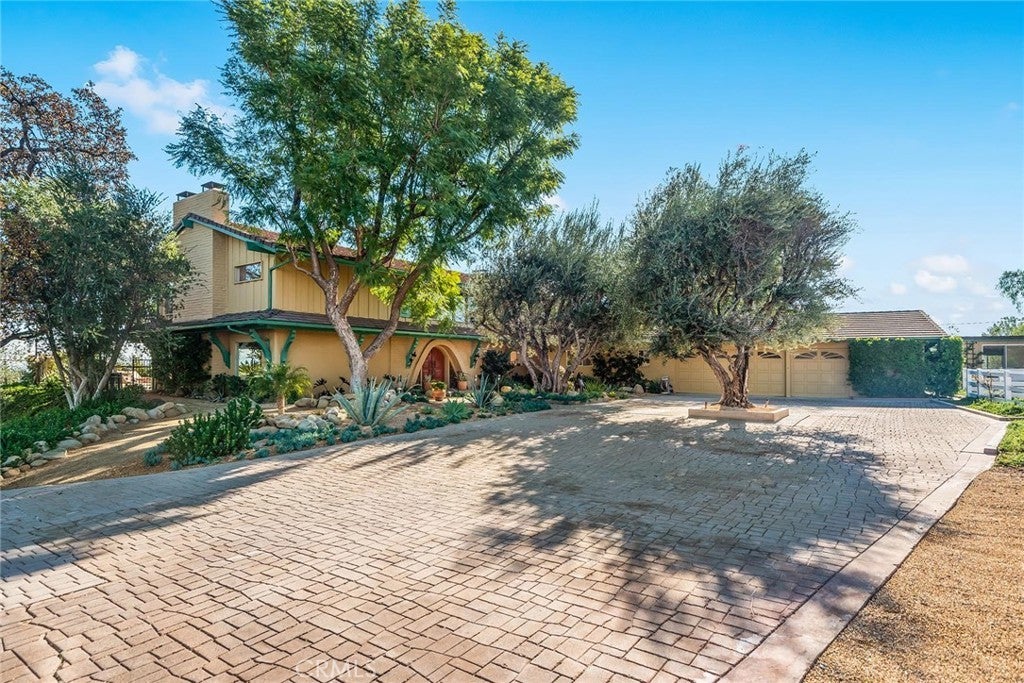 Photo of Listing #SR25186041