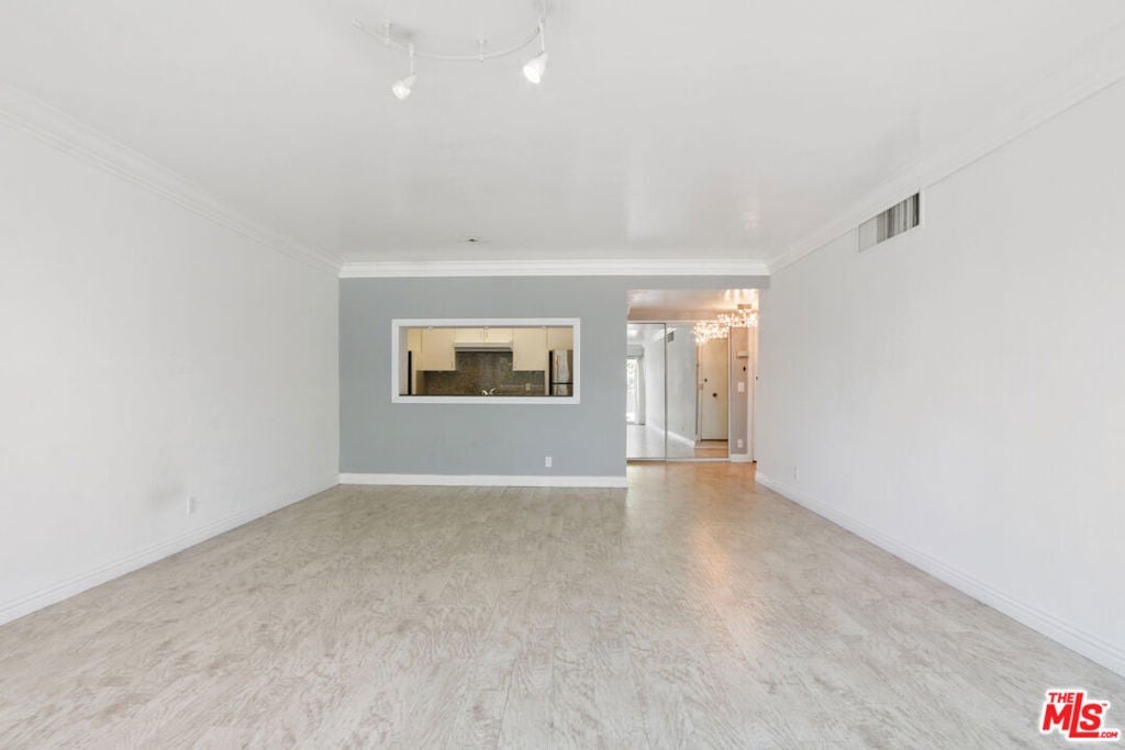 Photo of Listing #25580133