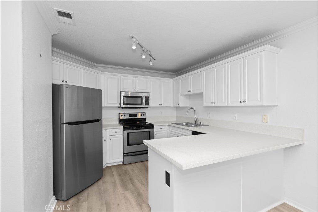 Photo of Listing #OC25177675