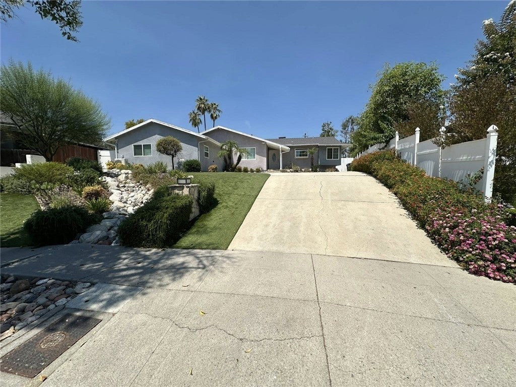 Photo of Listing #SR25187577