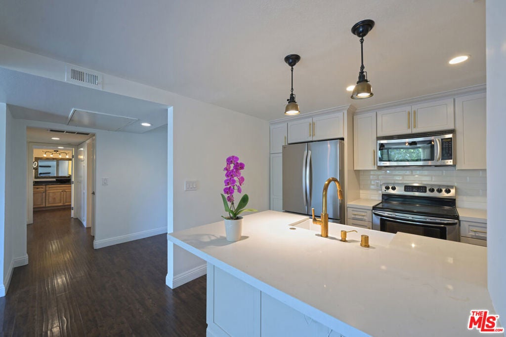 Photo of Listing #25580477