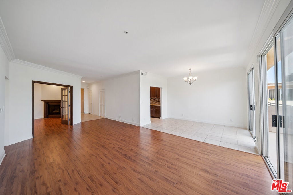 Photo of Listing #25581075