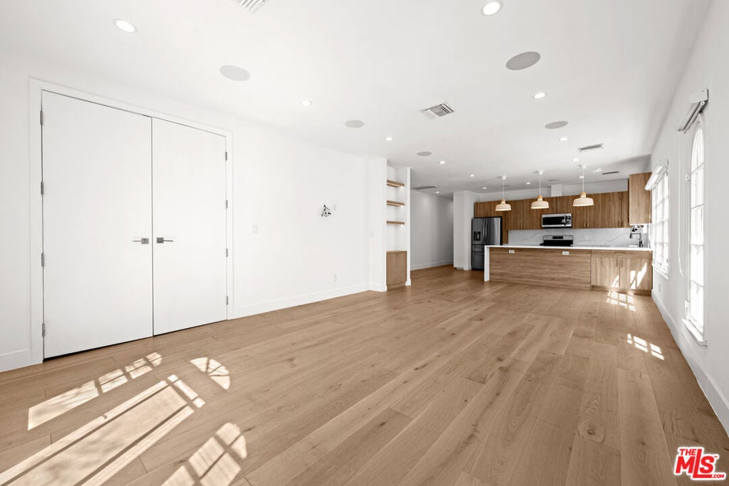 Photo of Listing #25581063