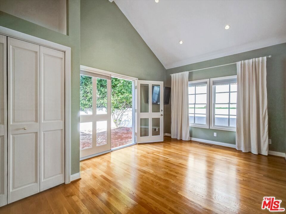 Photo of Listing #25580445