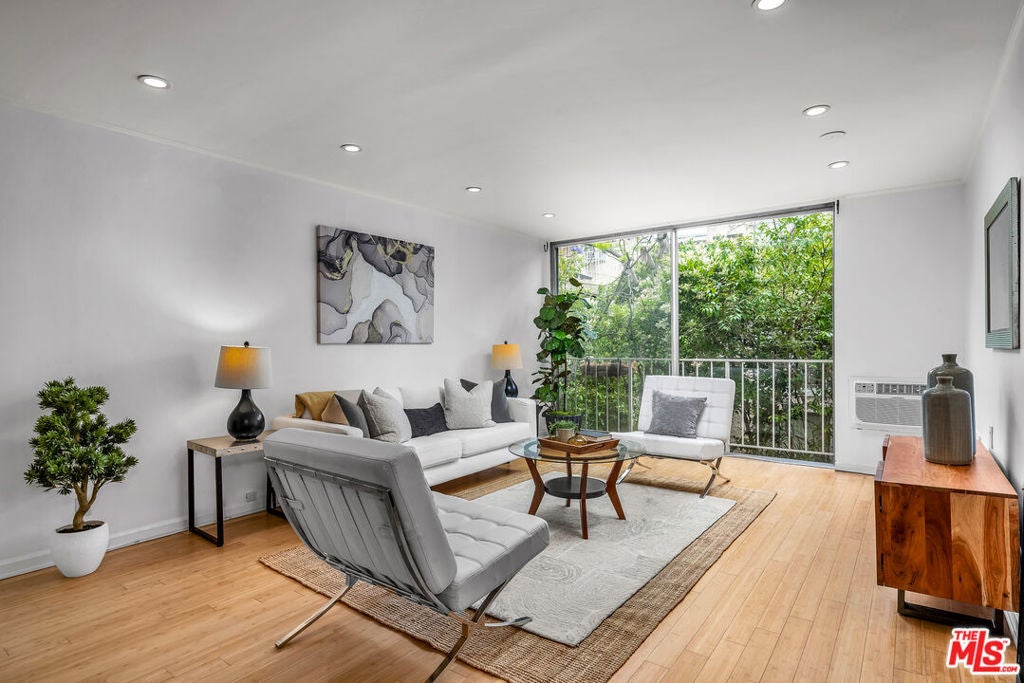 Photo of Listing #25581675