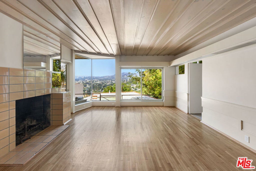 Photo of Listing #25581855