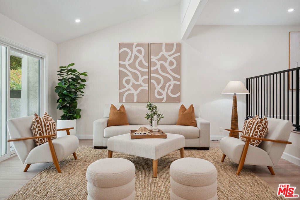 Photo of Listing #25582253