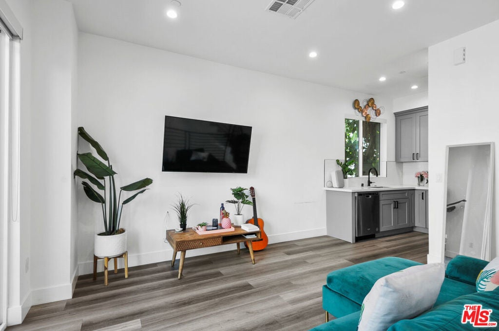 Photo of Listing #25582407