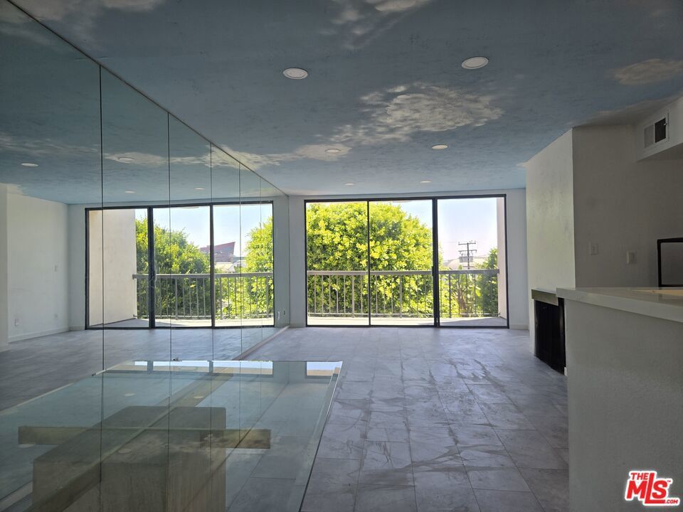 Photo of Listing #25582225