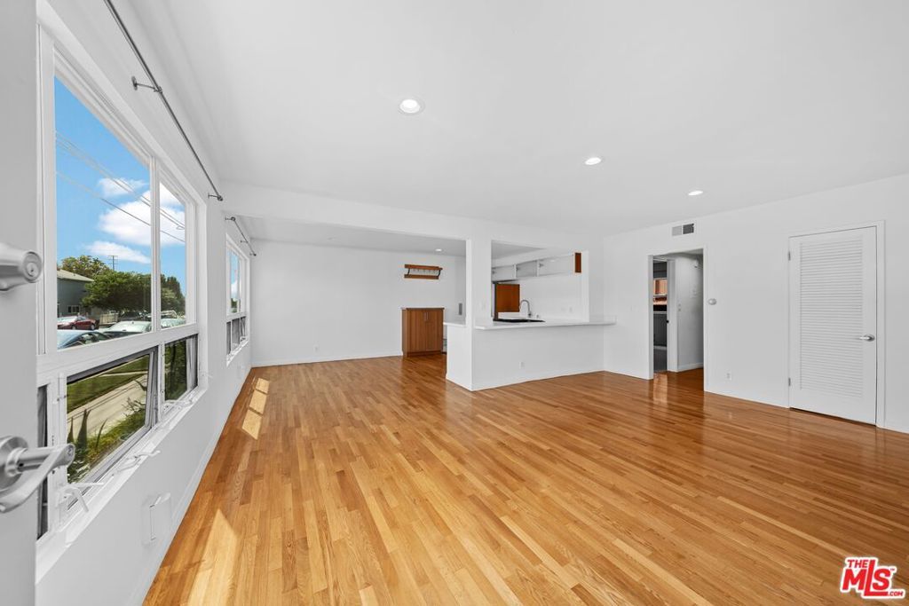 Photo of Listing #25582099