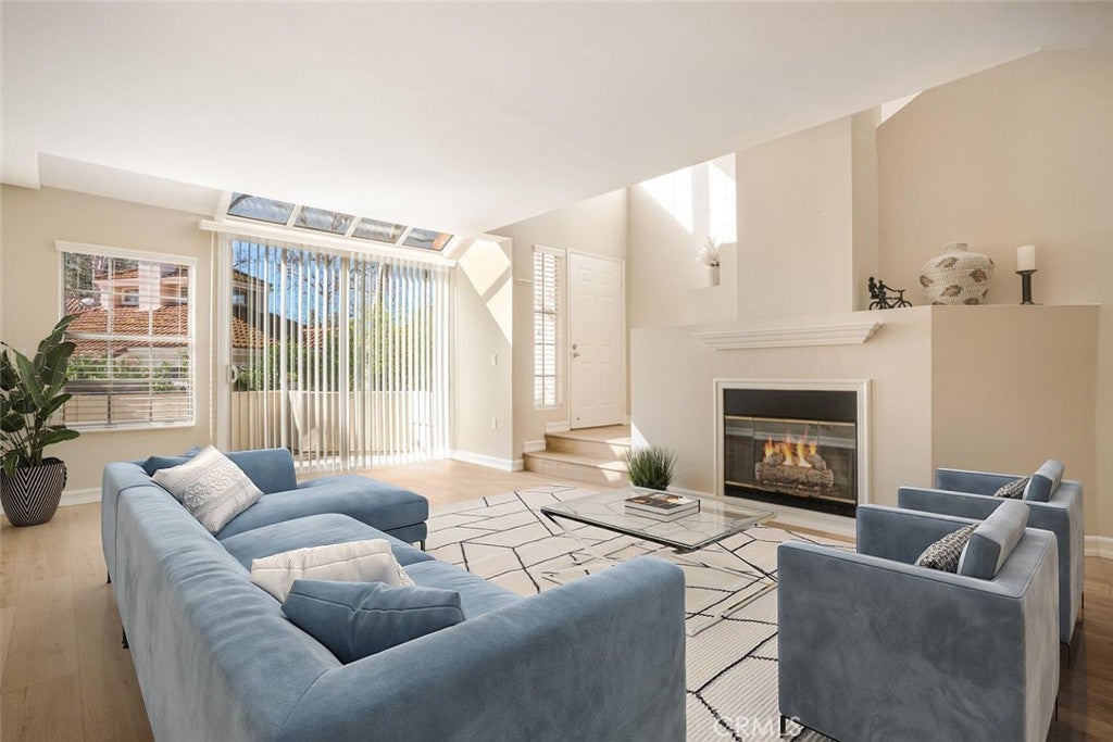 Photo of Listing #SR25185239