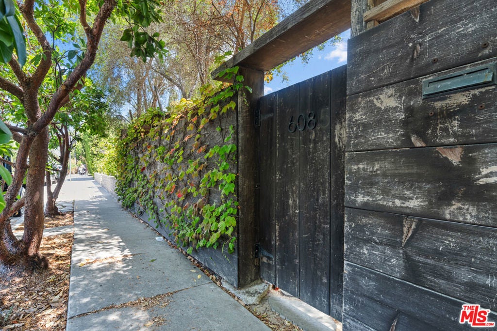 Photo of Listing #25581839