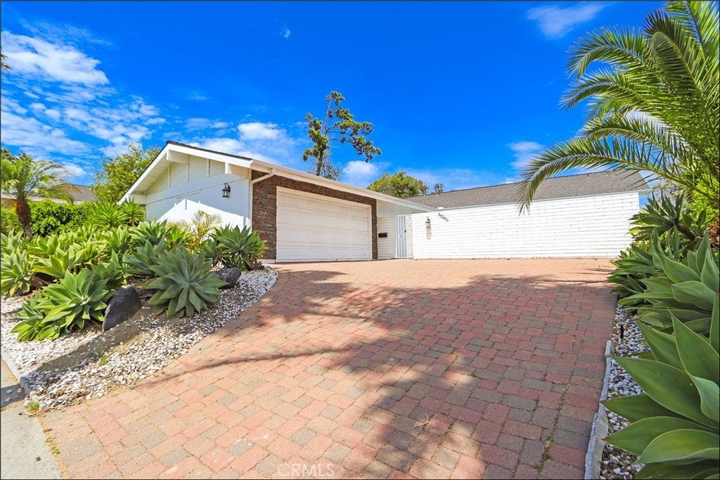 Photo of Listing #OC25191595