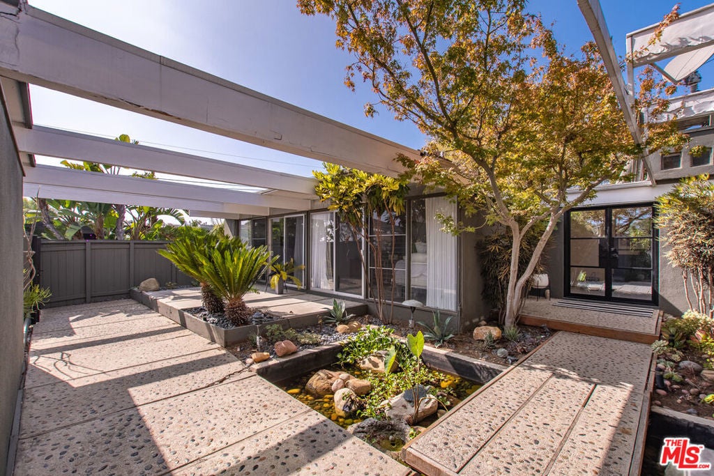 Photo of Listing #25577095