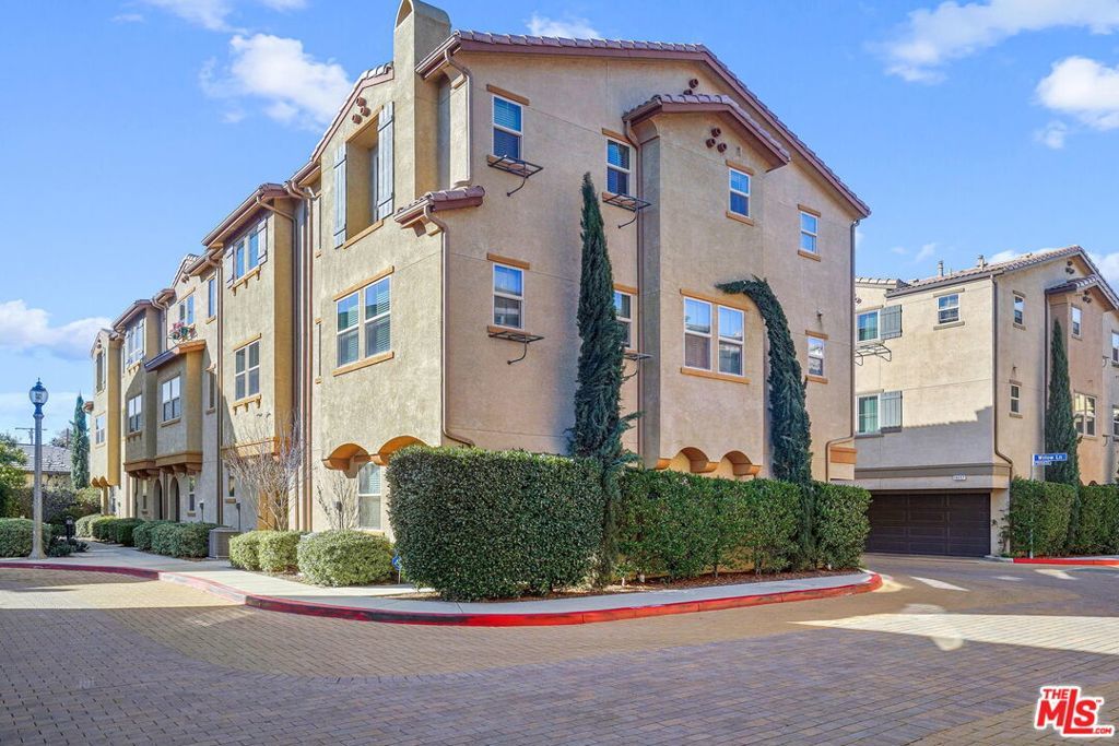 Photo of Listing #25583917