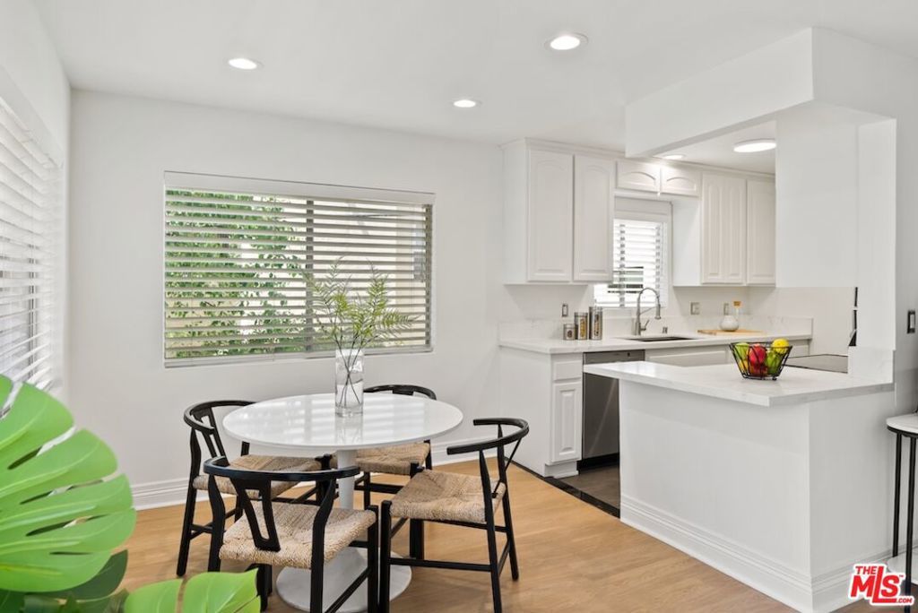 Photo of Listing #25584049