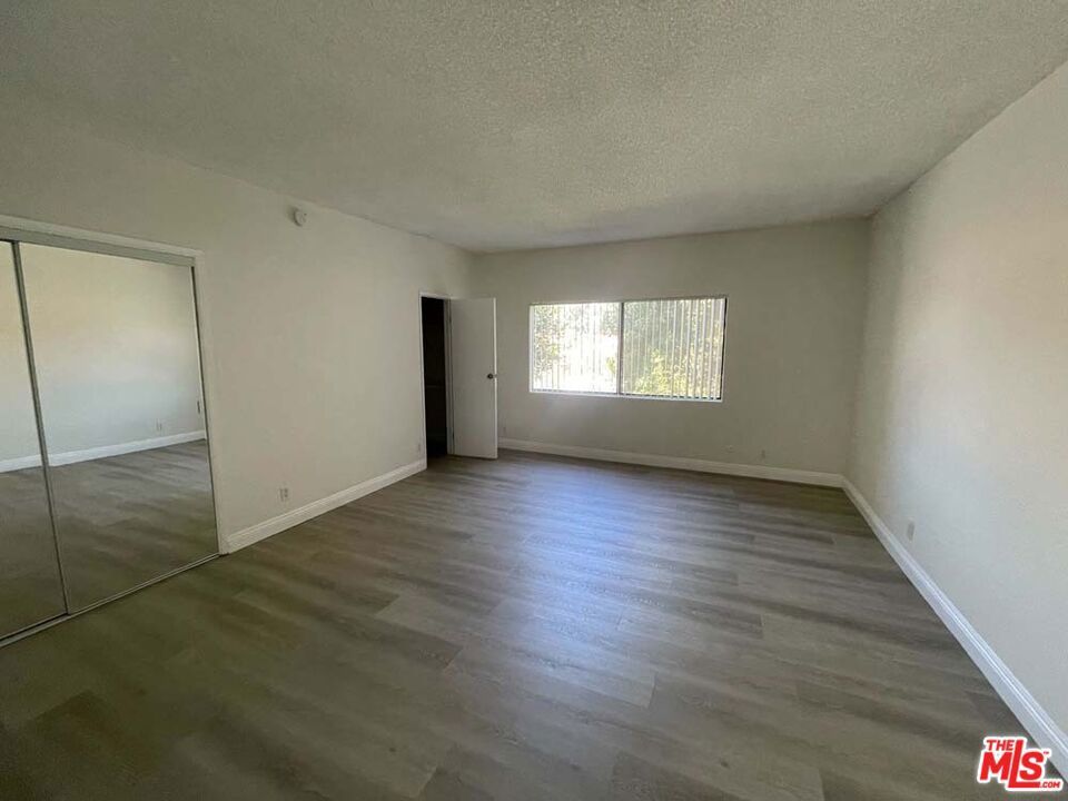 Photo of Listing #25583199