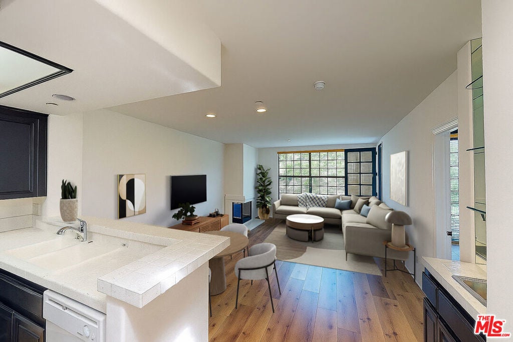 Photo of Listing #25584905