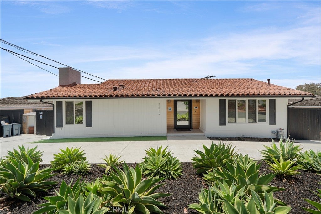 Photo of Listing #SB25195178