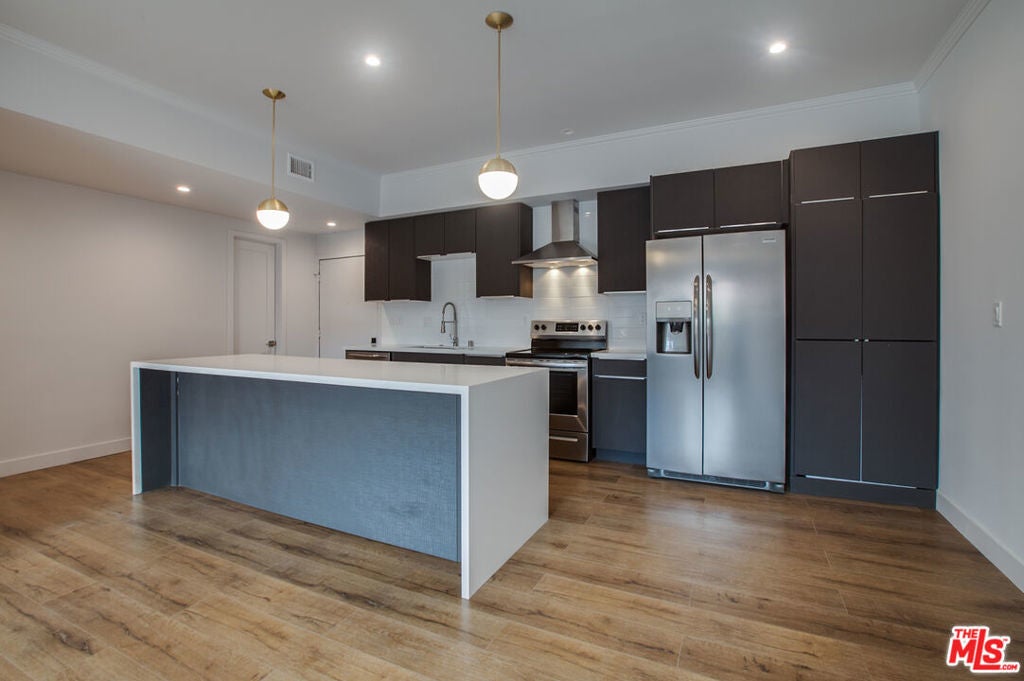 Photo of Listing #25585105