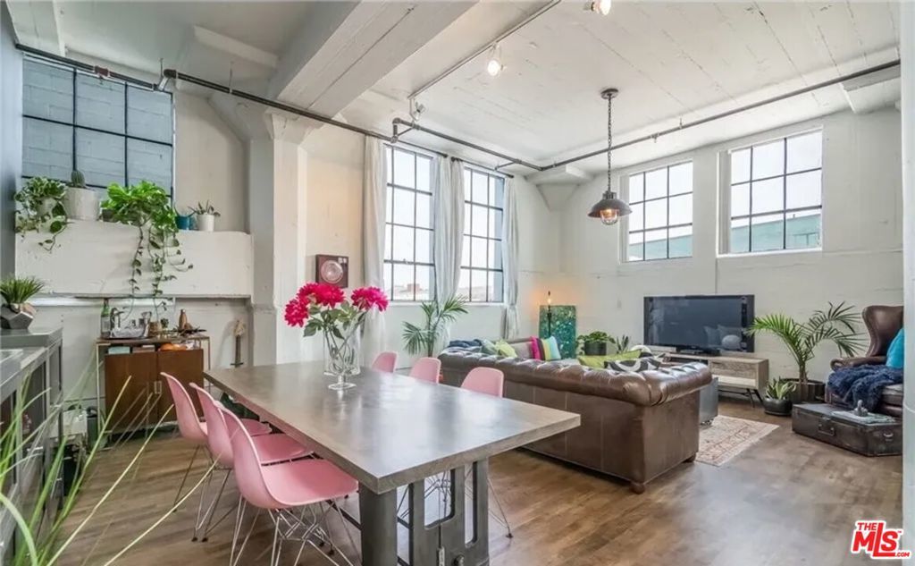 Photo of Listing #25585263