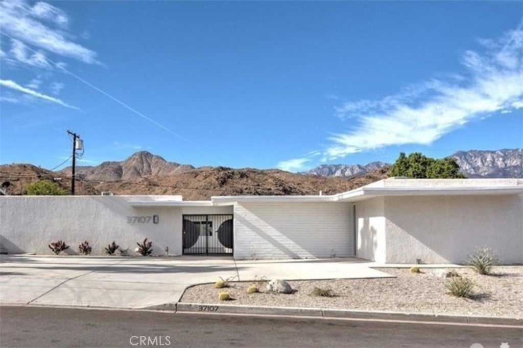 Photo of Listing #IV25194998