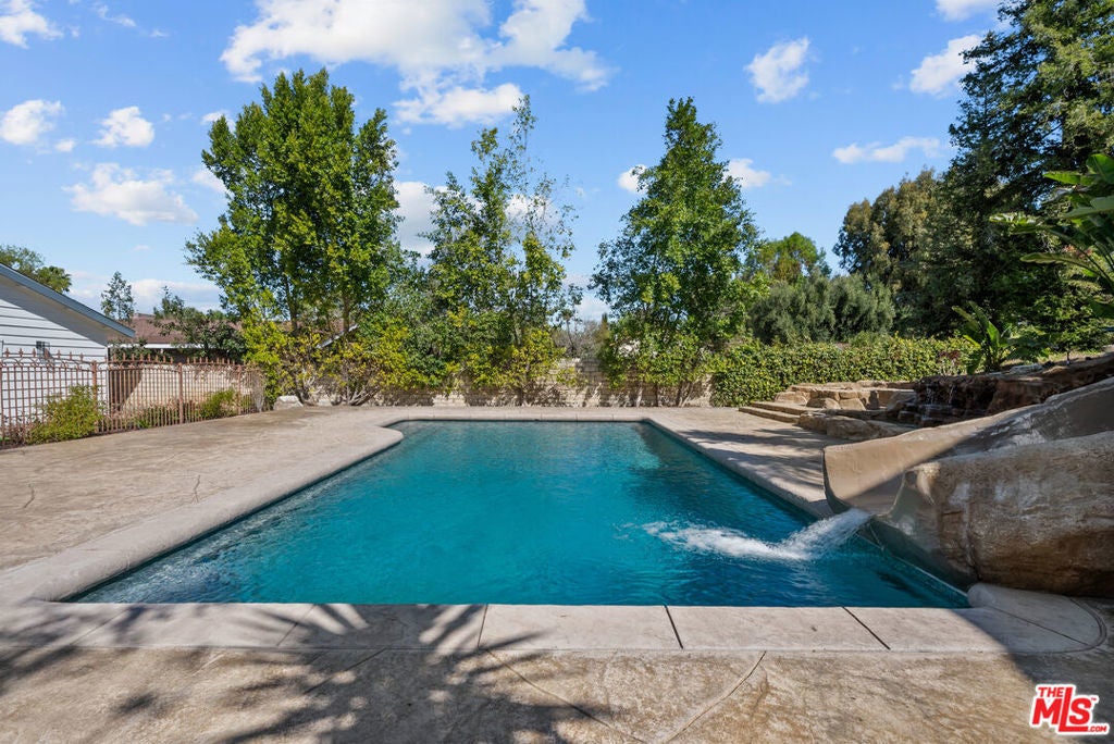 Photo of Listing #25585511