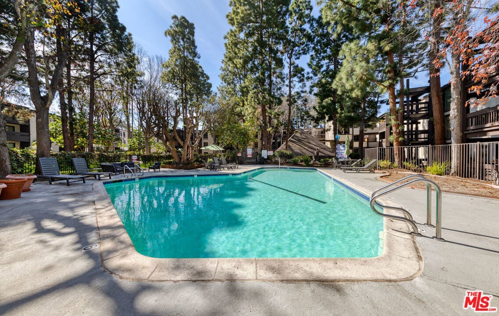 Photo of Listing #25585635