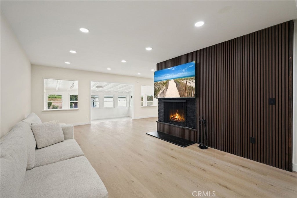 Photo of Listing #SR25196420