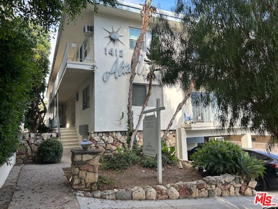 Photo of Listing #25585533