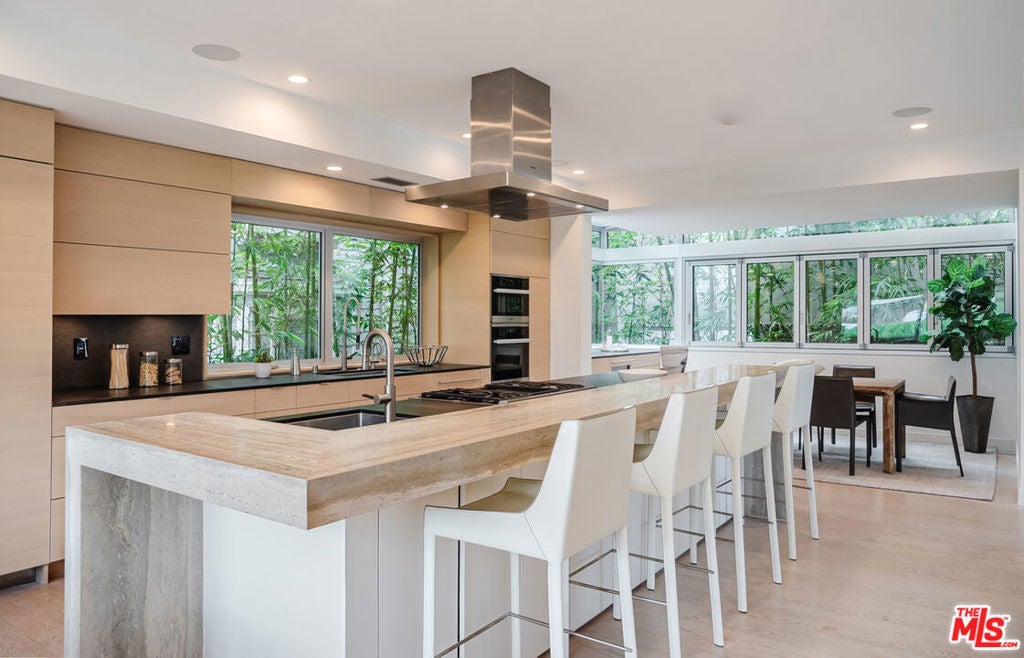 Photo of Listing #25586189