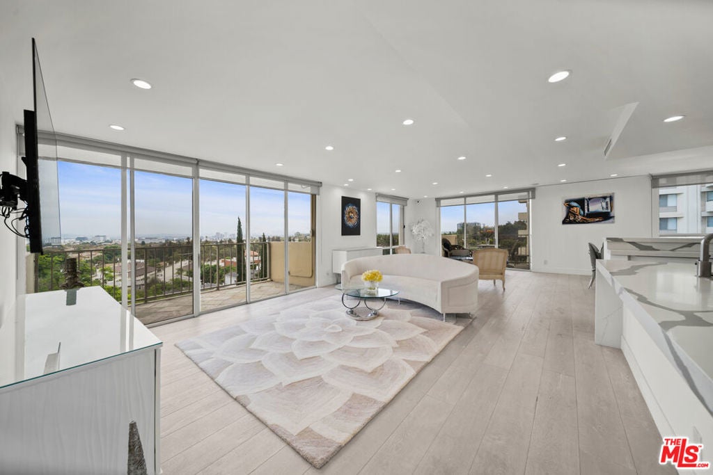 Photo of Listing #25586297