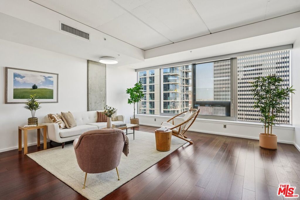 Photo of Listing #25584957