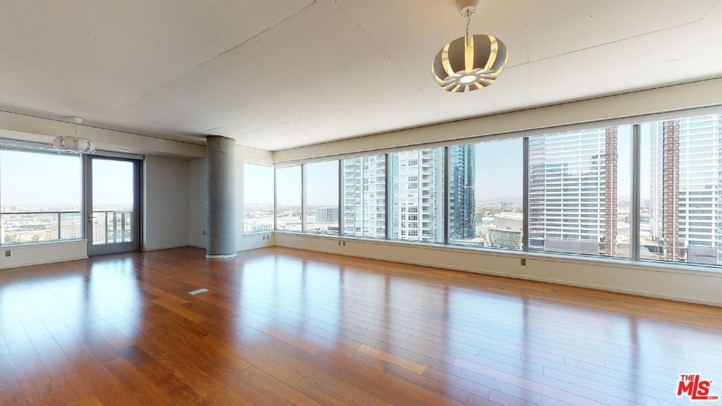 Photo of Listing #25575689