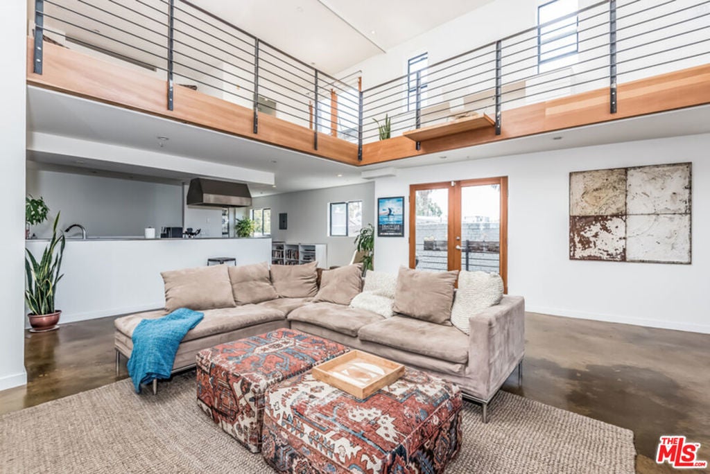 Photo of Listing #25587437