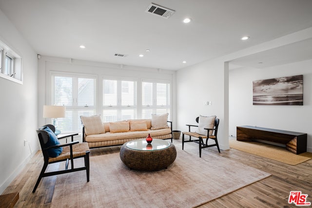 Photo of Listing #25586063