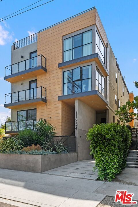 Photo of Listing #25586669