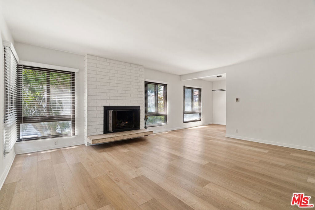 Photo of Listing #25587829