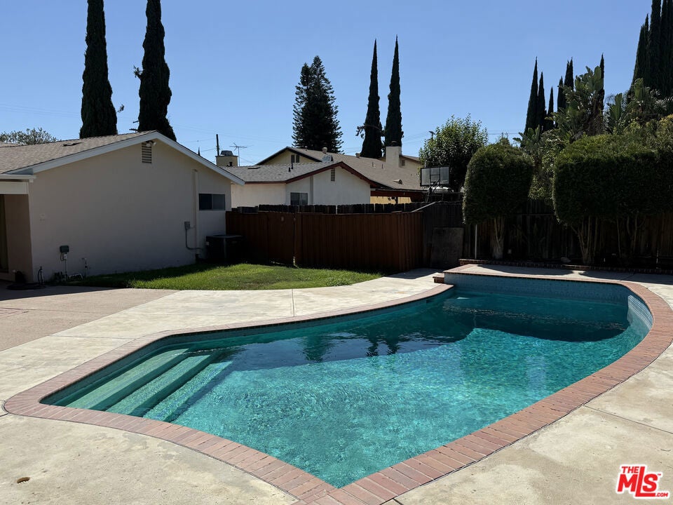 Photo of Listing #25587927