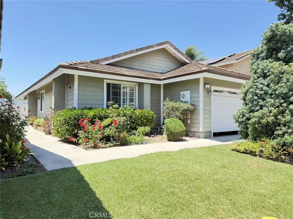 Photo of Listing #OC25200368