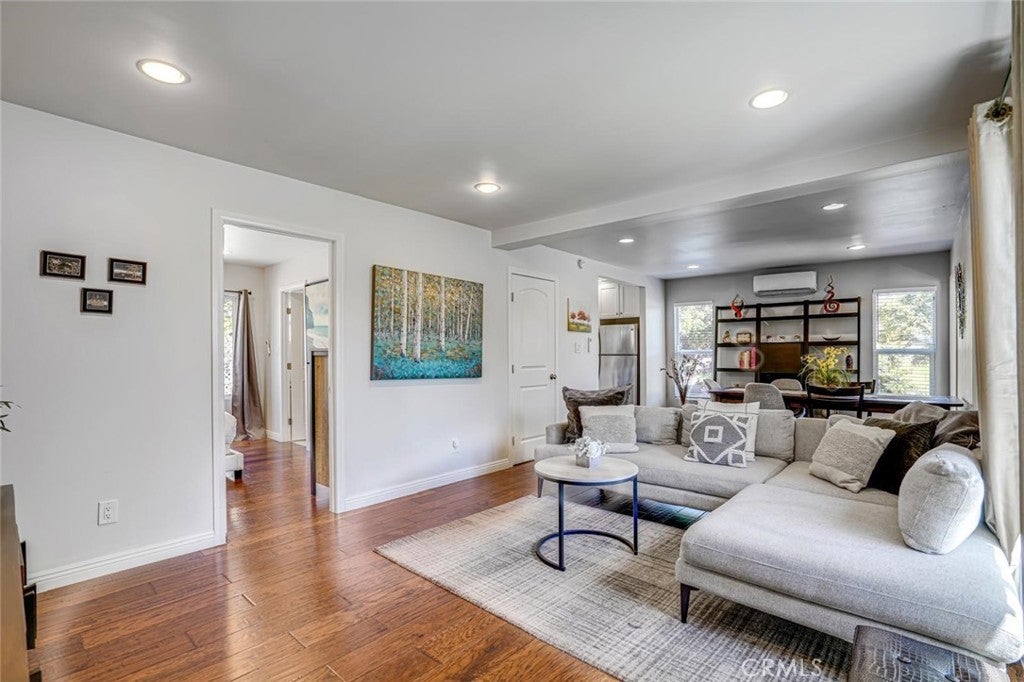 Photo of Listing #SR25198800