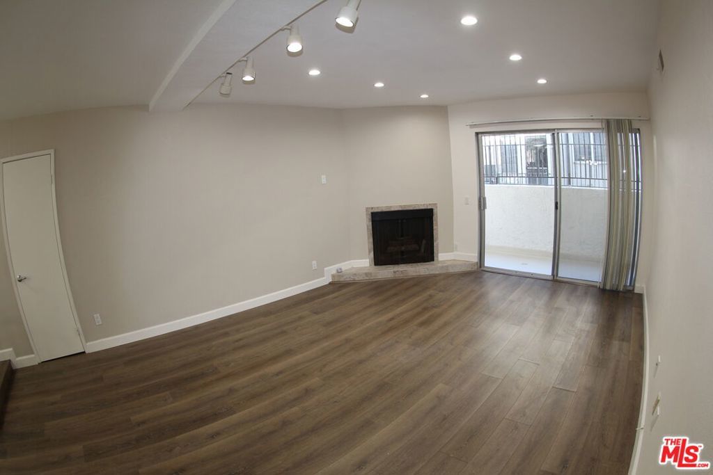 Photo of Listing #25588805