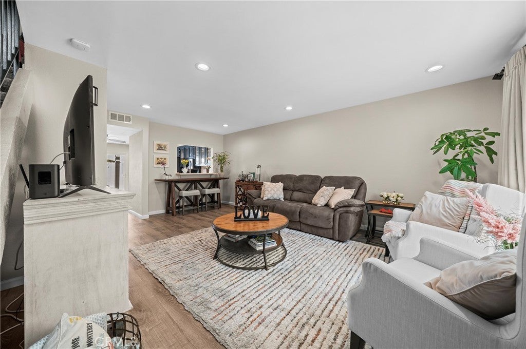 Photo of Listing #OC25201535