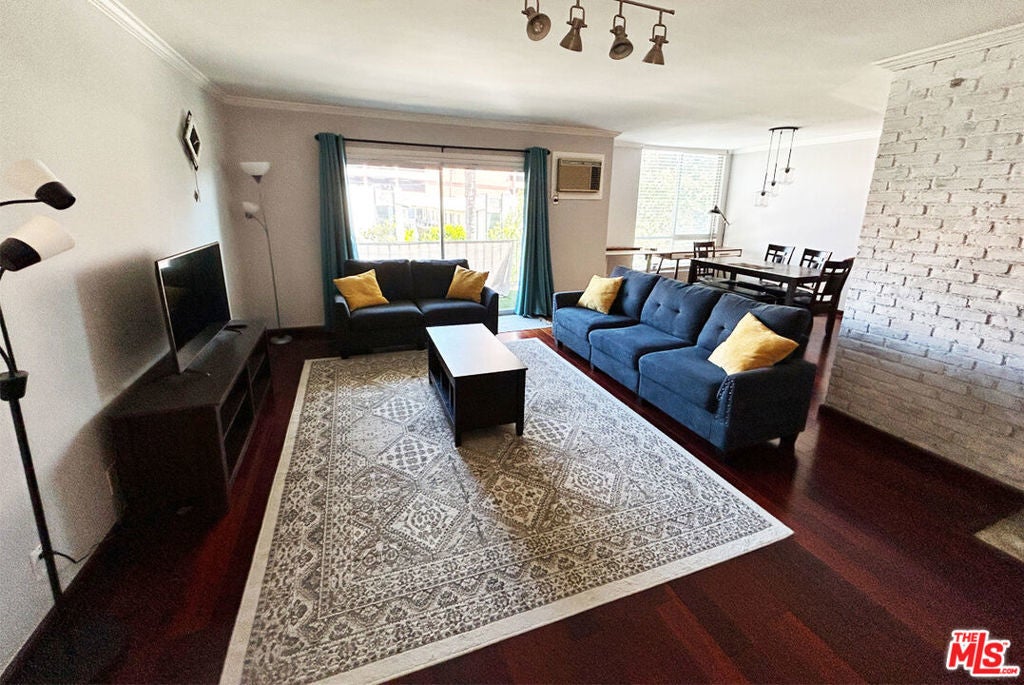 Photo of Listing #25589515